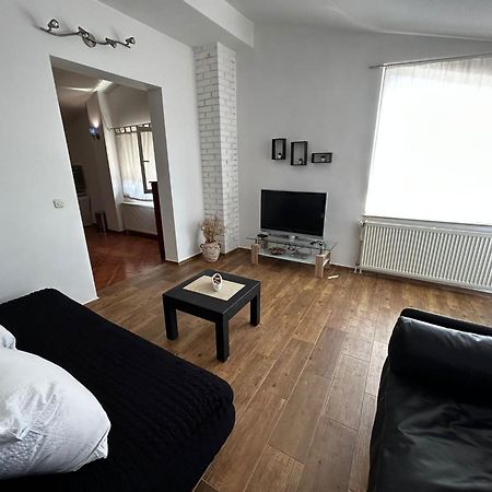 Apartments Petrovic พิโรวัซ ภายนอก รูปภาพ