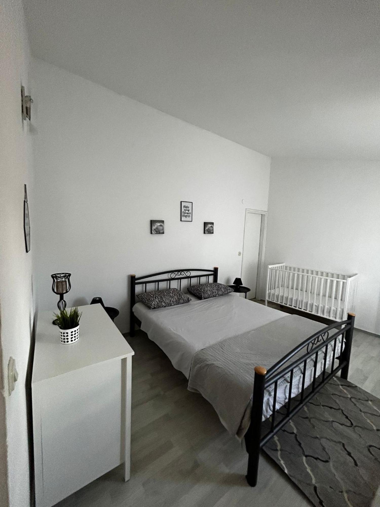Apartments Petrovic พิโรวัซ ภายนอก รูปภาพ